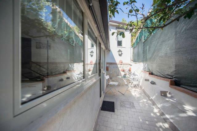 Garden House Apartments In Neapel Exterior foto